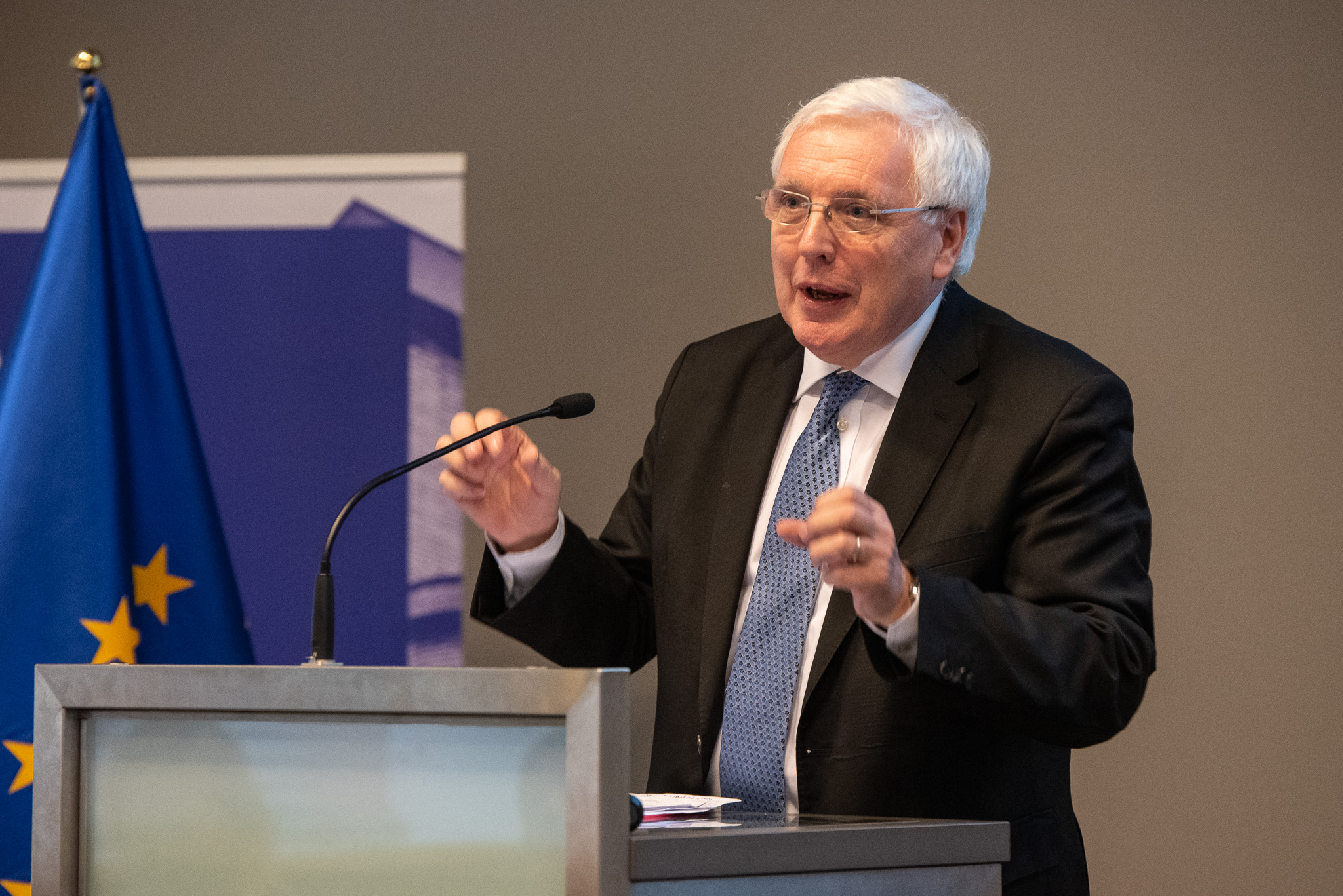 Jamie Shea  Reçaku dhe Rambujeja si justifikim për ndërhyrjen   rrëfimi i Jamie Shea rikthen narrativën e NATO s