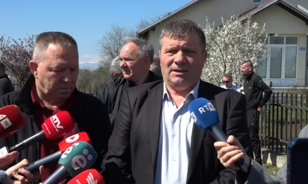 Xhavit Jashari kritikon Shkelzen Gashi për qëndrimet mbi luftën e Ushtria Çlirimtare e Kosovës