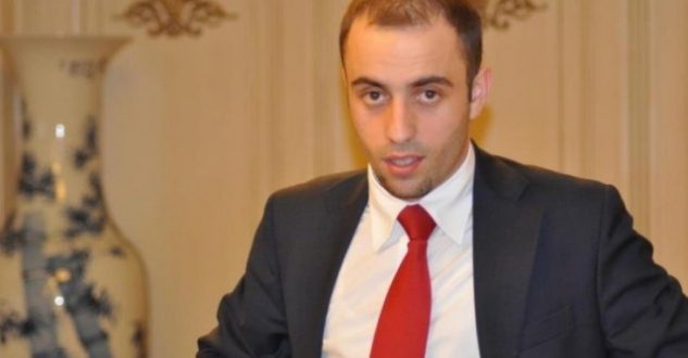 Zyberaj: Ata që kanë kryer krimet më të rënda në Gjakovë, kanë ardhur çdo vit me civilë për të provokuar familjet e viktimave