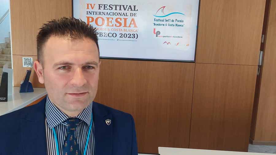 Prof  Jeton Kelmendi PhD  Kur justifikimi e zëvendëson arsyen  Analizë e transformimit të pushtetit në kohën e populizmit