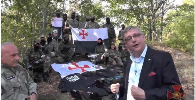 Jim Dowson, financon grupet militante të krishtera në Kosovë, që po përgatiten për një luftë kundër islamit
