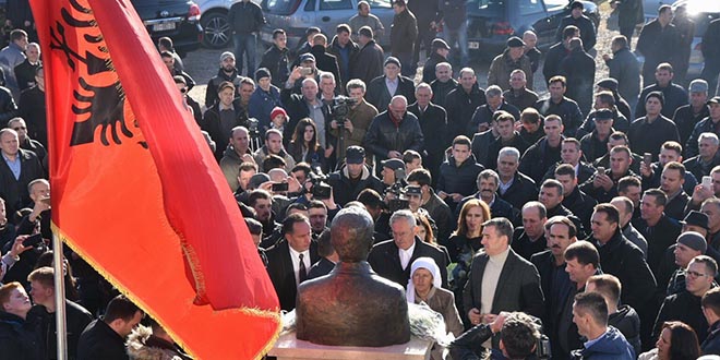 Kryetari i Kuvendit, Kadri Veseli mori pjesë në përurimin e bustit të heroit, Habib Zogaj, në Malishevë