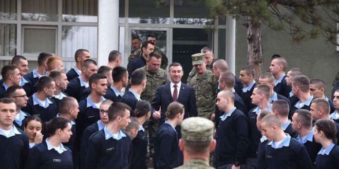 Kadri Veseli ka vizituar sot kadetët e FSK-së në Kazermën “Adem Jashari” në Prishtinë