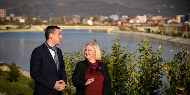 Valdete Idrizi thotë dialogun me Serbi do ta drejtojë kryetari i PDK-së, Kadri Veseli dhe jo kryetari i vendit Hashim Thaçi