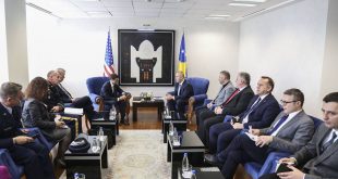 Haradinaj takon Sekretarin e Mbrojtjës së ShBA-së për çështje të Sigurisë Ndërkombëtare Robert Karem