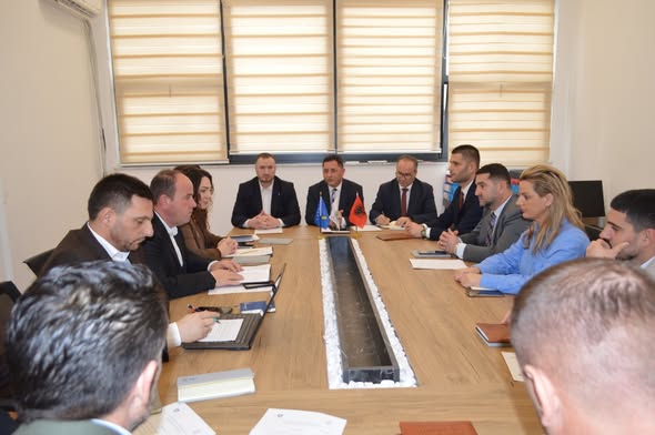 Kryetari Kastrati mbajti takim koordinues me drejtorët komunal për avancimin e shërbimeve ndaj qytetarëve