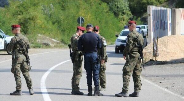 Forcat e KFOR-it nga sot marrin nën kontroll pikat kufitare të Kosovës me Serbinë në Jarinjë dhe në Bërnjakë