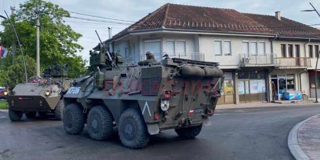 Forca të shumta të KFOR-it dhe EULEX-it, janë stacionuar përpara objekteve komunale në veri të vendit