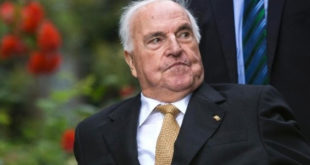 Ambasada gjermane në Kosovë hap librin e zisë për Helmut Kohl