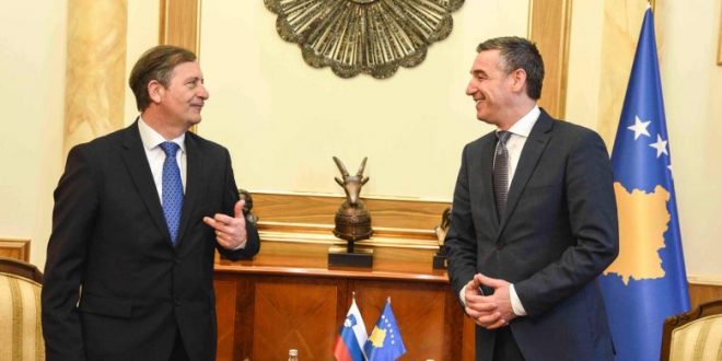 Kryetari i Kuvendit të Kosovës, Kadri Veseli, ka pritur sot në takim ministrin e Punëve të Jashtme të Sllovenisë, Karl Erjavec