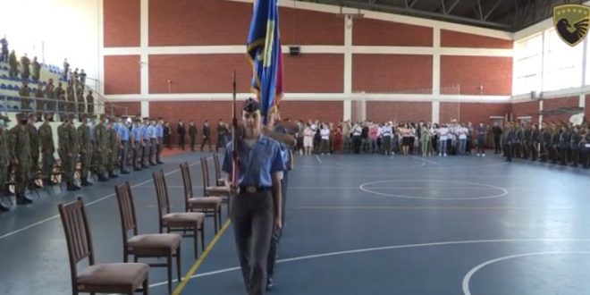 Në kazermën “Adem Jashari”, sot është mbajtur ceremonia ushtarake e diplomimit të kadetëve të gjeneratës 2021