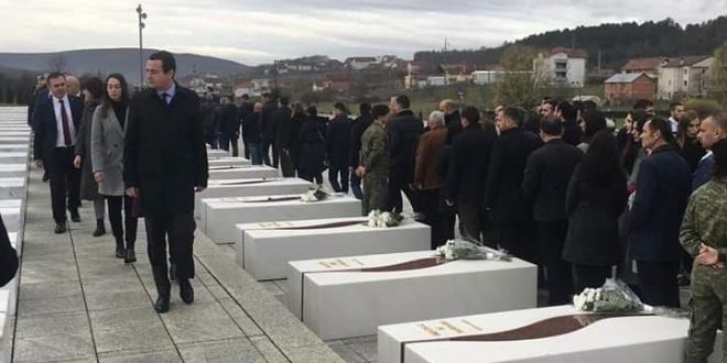 Kurti: 28 Nëntori e bënë bashkë flamurin kuq e zi, pavarësinë e Shqipërisë dhe kryengritjen e Ushtrisë Çlirimtare të Kosovës