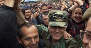 Wesley Clark: Fitorja në Kosovë mposhti gjenocidin, e detyruan Millosheviçin të dorëzohet dhe t’i largojë trupat nga aty