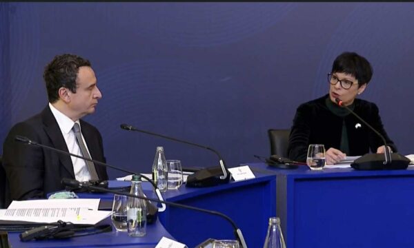 BE ekspozon ngecjet e Kosovës  Nungesa e institucioneve po i kushton qindra milionë euro vendit