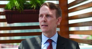 Edhe ambasadori i Suedisë në Kosovë, Henrik Nilsson thotë se transforimi i FSK-së duhet të bëhet me ndryshime kushtetuese