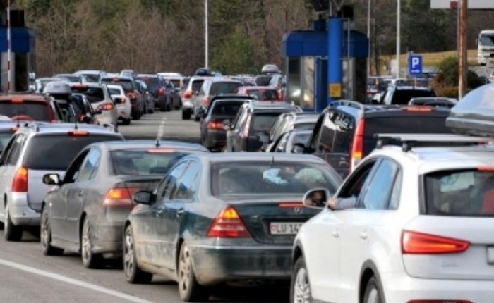 Rikthimi masiv i diasporës rrit ndjeshëm hyrjet në Kosovë  mbi 374 mijë qytetarë brenda një jave