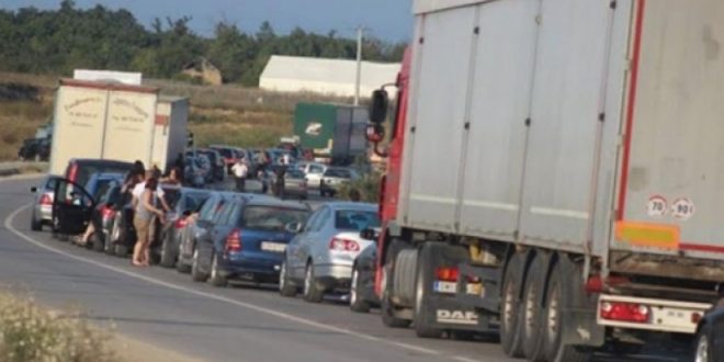 Përmes një peticioni po kundërshtohet vendimi i Bankës Qendrore të Kosovës që të rritet çmimin e sigurimit të automjeteve