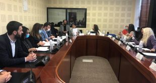 Arbёrie Nagavci: Në Kushtetutën e Kosovës është e definuar qartë vijimi i mësimit në shkollë të vajzave me shami