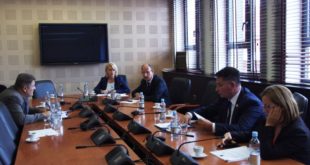 Shtyhet për javën e ardhshme prezantimi dhe shqyrtimi i raportit të Qeverisë së Kosovës për gjendjen në shërbimin civil