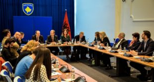 Vetëvendosja: Nxënësit serbë në Kosovë punojnë me plan-programet e Serbisë