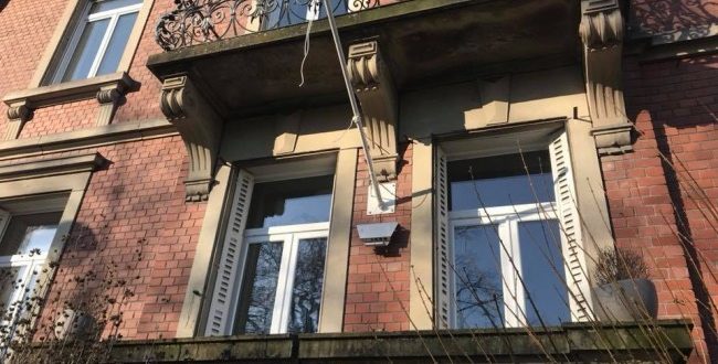 Sulmohet Konsullata Përgjithshme e Kosovës në Strasburg largohet flamuri dhe shkatërrohet stema e shtetit