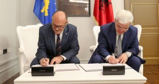 Ministrat Gashi e Xhafaj nënshkruan marrëveshje bashkëpunimi në mes Kosovës dhe Shqipërisë