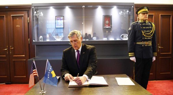 Kosnett: Me pa durim pres që të punojmë së bashku me qeverinë e Kosovës për zbatimin e marrëveshjes