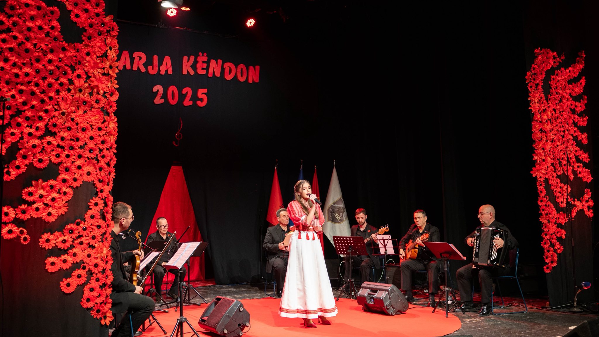 Këngëtarja Vlera Kastrati zuri vendin e parë në Festivalin  Kosovarja Këndon  gjersa Viola Piraj mori Çmimin Special  Nexhmije Pagarusha 