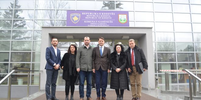 Rektori i Universitetit “Kadri Zeka”, Bajram Kosumi bisedoi me Kryetarin e Dardanës, Qëndron Kastrati