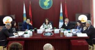 Zgjedhjet në Shqipëri: KQZ-ja do të ndajë fondin për partitë politike
