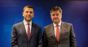Kryetari i PDK-së, Memli Krasniqi, ka biseduar me emisarin e BE-së për Dialogun Kosovë-Serbi, Miroslav Lajçak