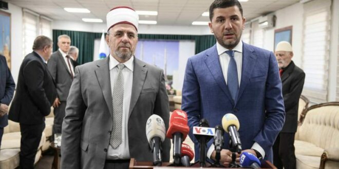 Kryetari i PDK-së, Memli Krasniqi ka uruar të gjithë besimtarët islamë, si dhe krerët e UÇK-së, që ende po mbahen, në Hagë