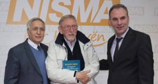 Wiliam Walker u takua kryetarin e Nismës, Fatmir Limaj dhe kryetarin e Këshillit Kombëtar Jakup Krasniqi