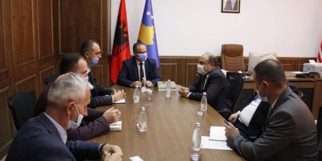 Ministri i Tregtisë dhe Industrisë, Vesel Krasniqi, priti në takim përfaqësuesit e Odës Tregtare Kosovare-Turke