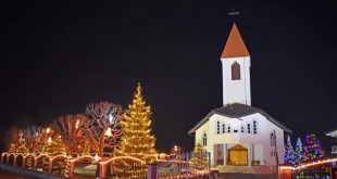 Besimtarët e krishterë, sot shënojnë Festën e Krishtlindjeve
