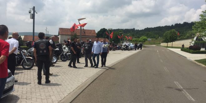 Motoristët nga Kroacia vizituan Kompleksin Memorial në Prekaz