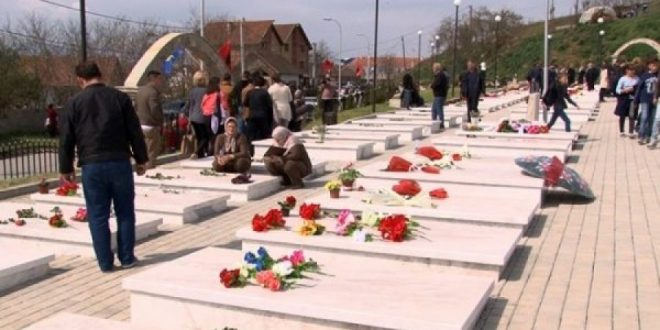 Krusha e Madhe përkujton sot të vrarët dhe të masakruarit nga forcat serbe më 25, 26 e 27 mars të vitit 1999