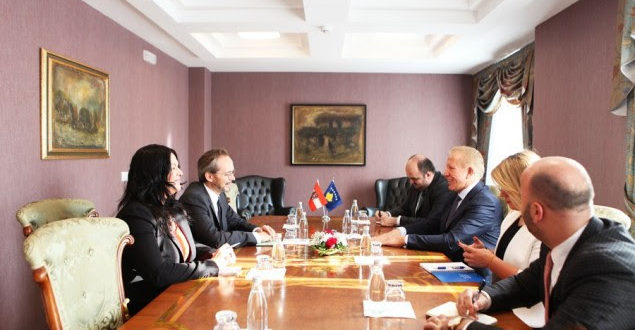 Ministri i Jashtëm, Behxhet Pacolli është takuar me ambasadorin e Austrisë në Kosovë, Gernot Pfandler