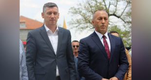 Rritja e presionit ndërkombëtar për pezullimin e taksës vetëm sa ka thelluar përçarjen mes partnerëve të koalicionit