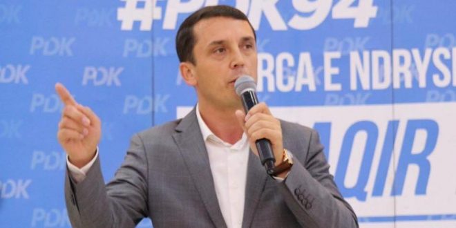 Deputeti i PDK-së Kujtim Gashi e quan joserioze ftesën e Hotit në rrjete sociale për takim të liderëve politikë