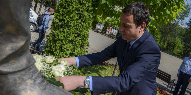 Një delegacion i Lëvizjes Vetëvendosje viziton Universitetin e Prizrenit, “Ukshin Hoti”