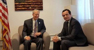 Kryetari i Vetëvendosjes Albin Kurti është takuar me ambasadorin e Amerikës në Kosovë Greg Delawie