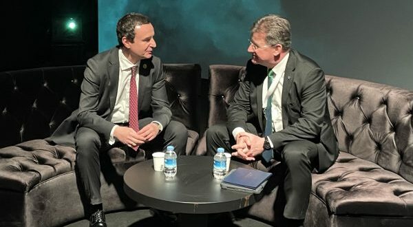 Miroslav Lajcak, është takuar me kryeministrin, Albin Kurti në Forumin Diplomatik, i cili po mbahet në Antalia të Turqisë