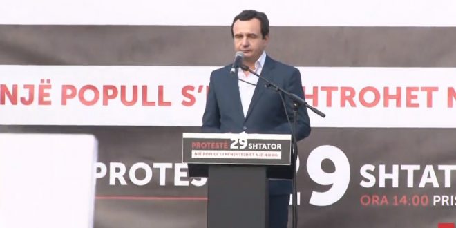 Albin Kurti: Thaçi, i ka dhënë leje Vuçiqit të vizitojë Mitrovicën për ta madhështuar Millosheviçin