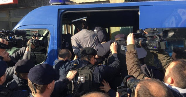 Policia e Kosovës e ka arrestur deputetin e Vetëvendosjes Albin Kurti