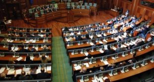 Deputetët e kanë votuar sot me shumicë votash shpërndarjen e Kuvendit të Kosovës