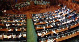 Deputetët e kanë votuar sot me shumicë votash shpërndarjen e Kuvendit të Kosovës