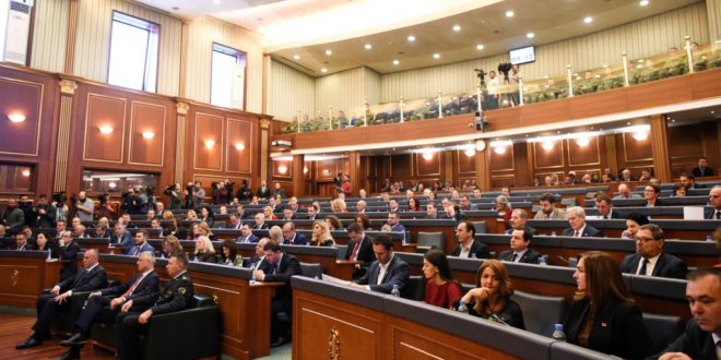 Miratohet në Kuvendin e Kosovës Projektligji për statusin e punëtorëve të arsimit shqip të Republikës së Kosovës 1990/99