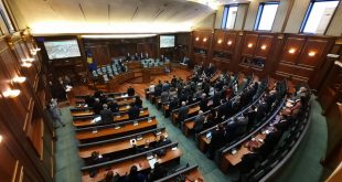 Seanca plenare e Kuvendit të Kosovës ka filluar me një minutë heshtje për nder të senatorit amerikan Bob Dole