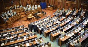 Sot në Kuvendin e Kosovës mbahet seanca e jashtëzakonshme e thirrur nga partitë opozitare